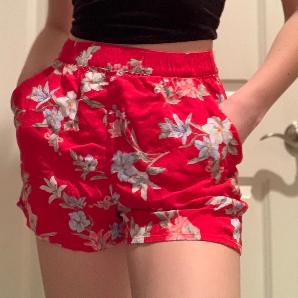Floral red shorts with pockets